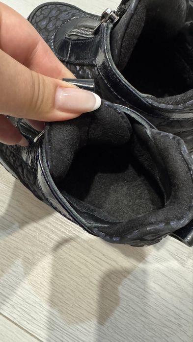 Продам сапожки демисезонные