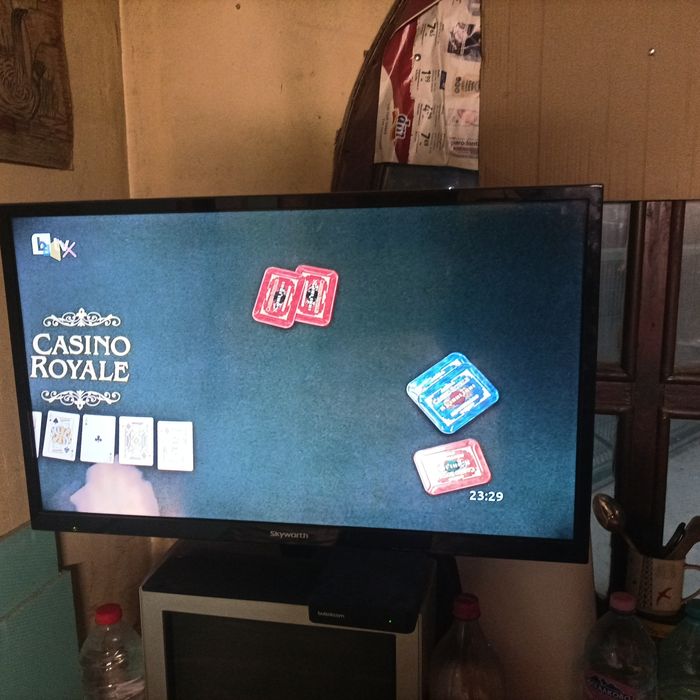 Продавам лед телевизор Самсунг 32 инча