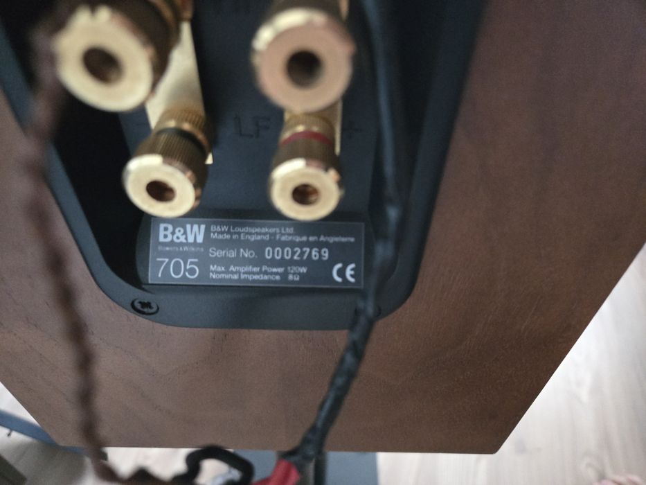 Bowers and Wilkins 705 S1