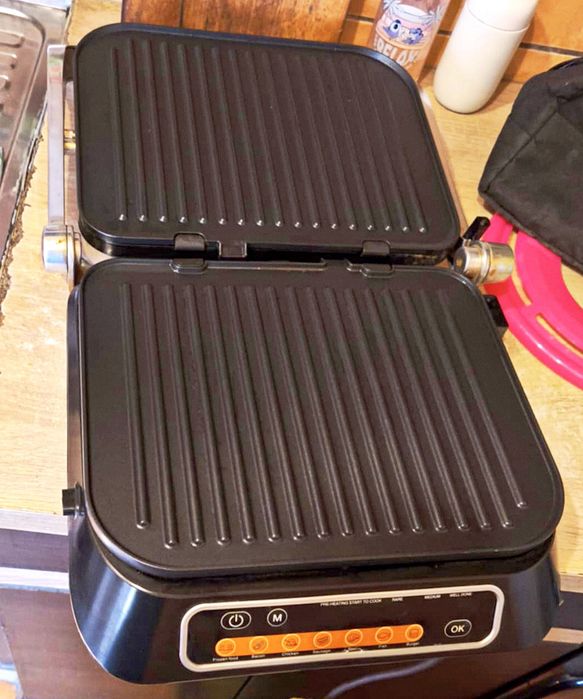 Vând grătar electric