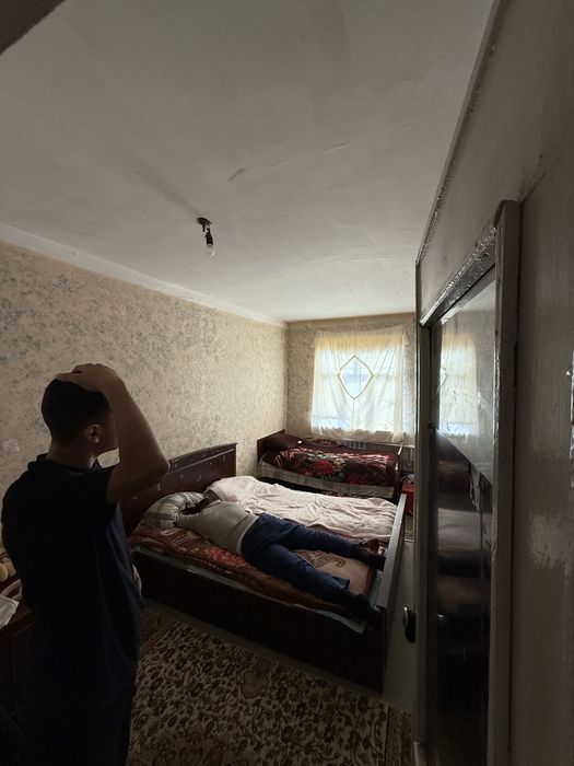 Чирчик шахар 3 м/р 3х Нархи 40500$ Бош толов ва паспорт бн Ипотека