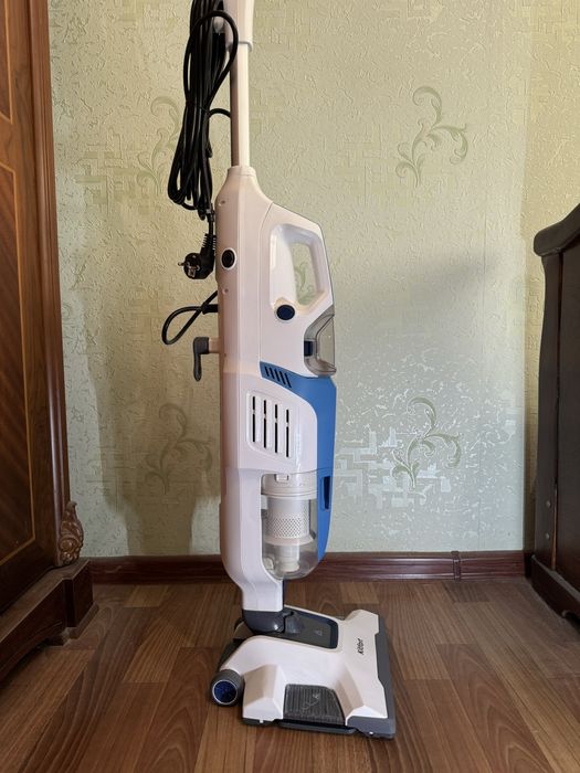 Вертикальный паровой пылесос Kitfort KT-556