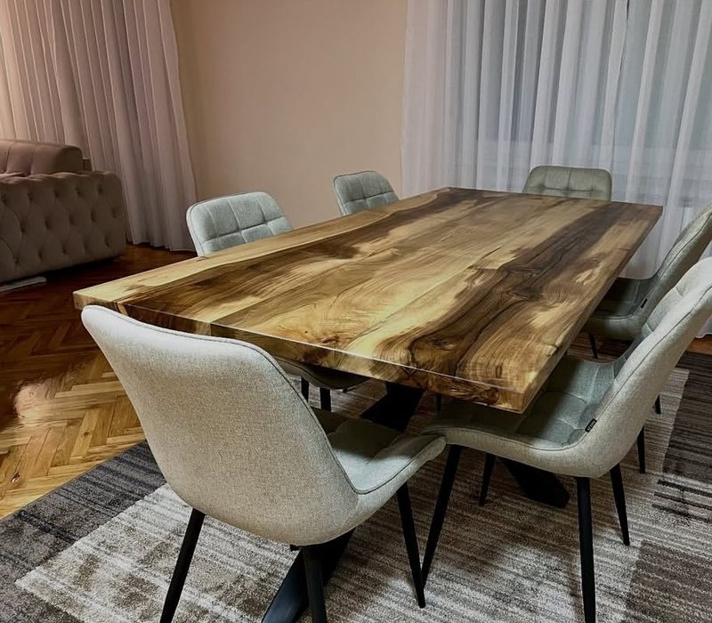 Маса от масив орех с метални крака