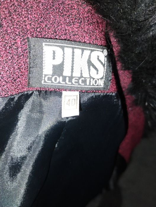 Три броя дамски костюма