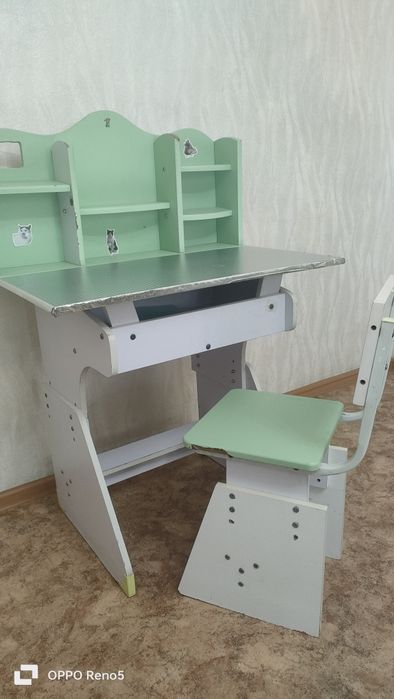 Продам детскую парту со стульчиком