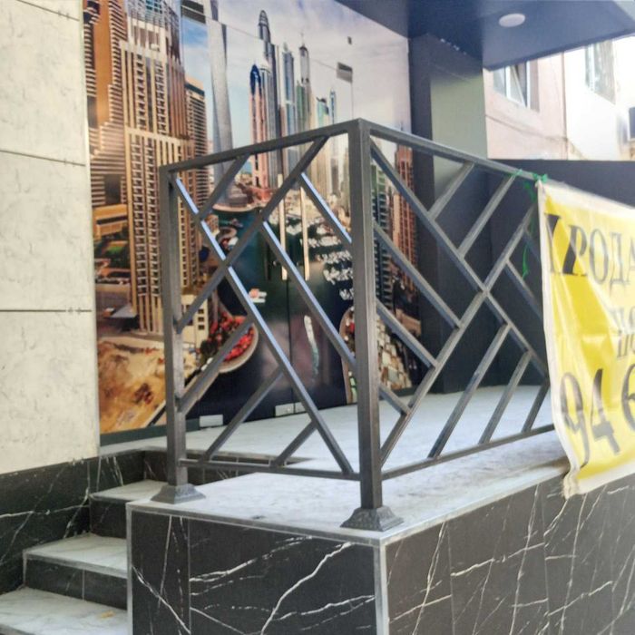 Кладка балконов кирпичом! и Установка решетка и козерог!