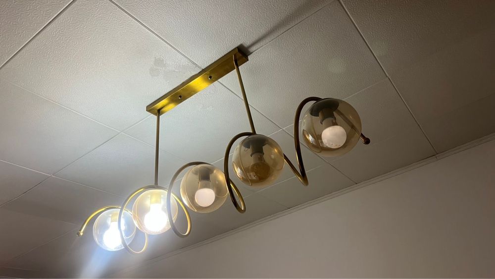 Продам люстры в отличном состоянии