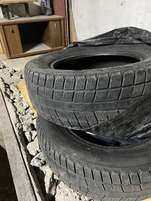 Продам резину 235/65R17