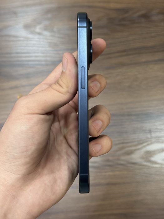 iPhone 15 Pro 128gb 89%, karobkasi bor, ideal umuman usta ko’rmagan.