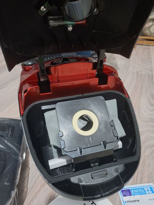 Пылесос Moonx MVC803R