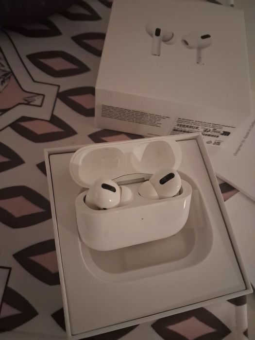 Căști Apple AirPods Pro 1 (cu carcasă de încărcare MagSafe) - Pachet complet + husă cadou