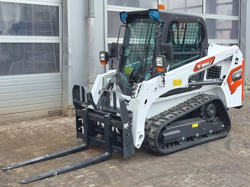 Bobcat PE SENILE, NOU, SUPER PROMOTIE 46900 EUR+Tva, furci, cupa multifuncitonala 4x1, ridica 717kg, masa operationala 3t, motor Bobcat 41kW, cabina inchisa, inst hidr suplimentara, posibilitate leasing 5 ani-PROMOTIE 46900 EUR+Tva