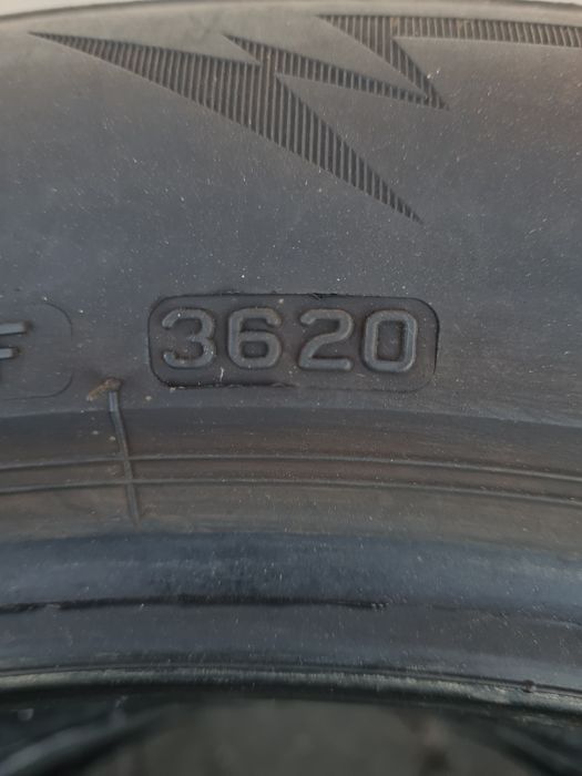 Зимни гуми 2 броя BRIDGESTONE Blizzak LM0005 205 60 R17 дот 3620