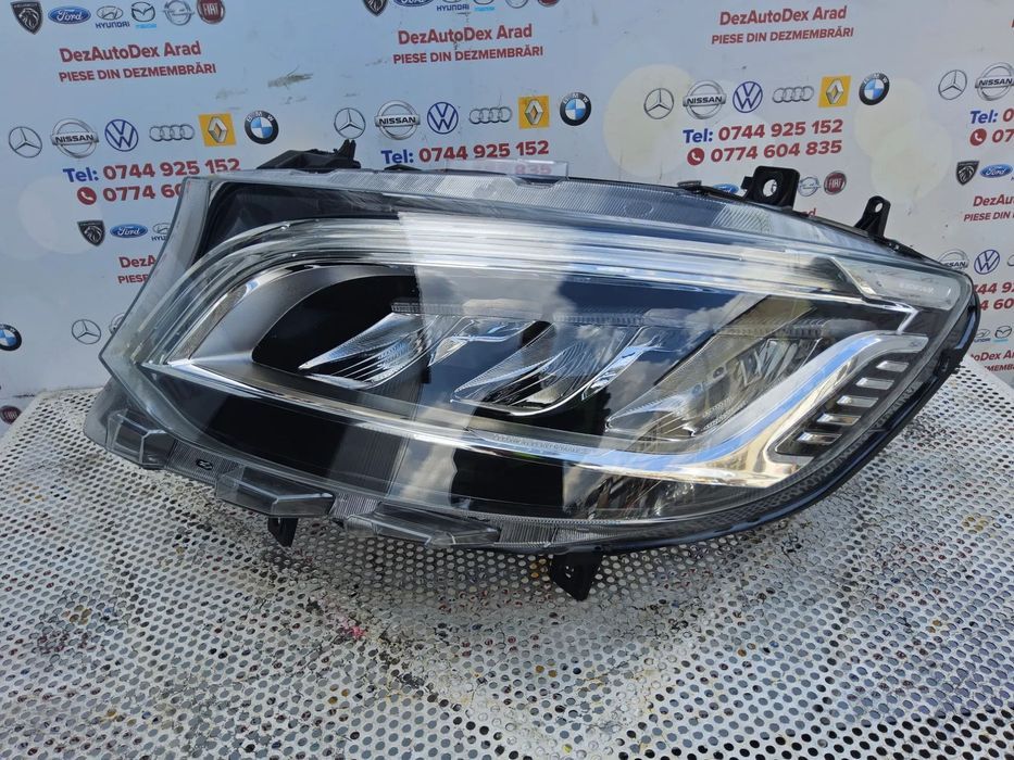 Far Led stanga Mercedes Sprinter w907 cod a9109067100 are 1 ureche rupta
