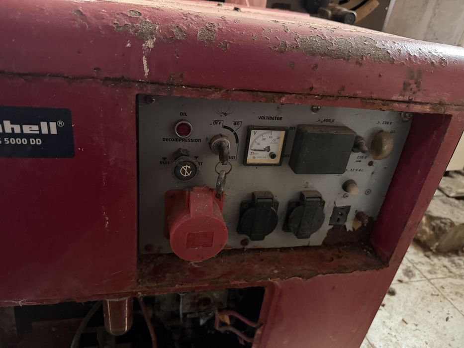 Generator trifazat