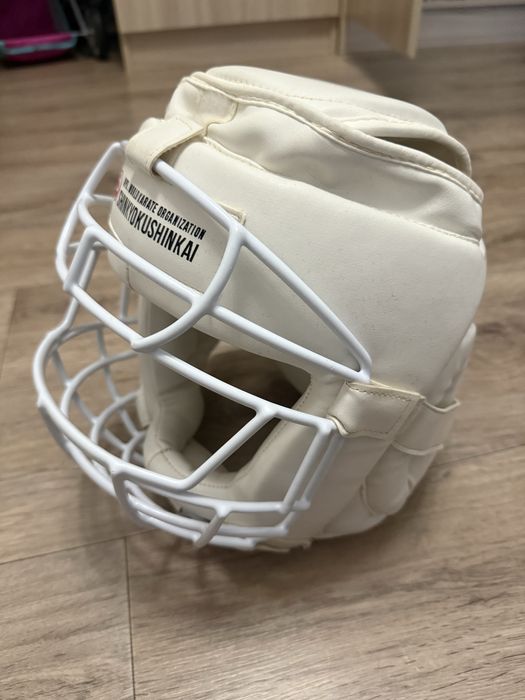 Продам защитный  шлем