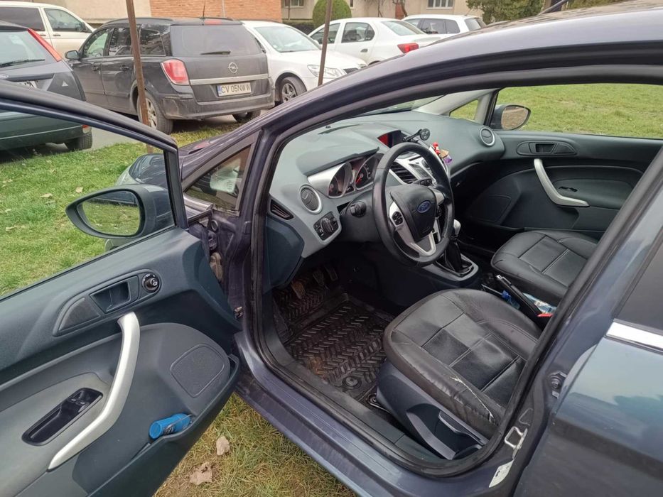 Ford Fiesta titanium, din 2011.06, motor 1,6 diesel, 95 cp, 271000 km
