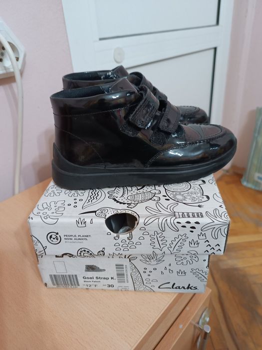 НОВИ  боти Clarks 30  номер