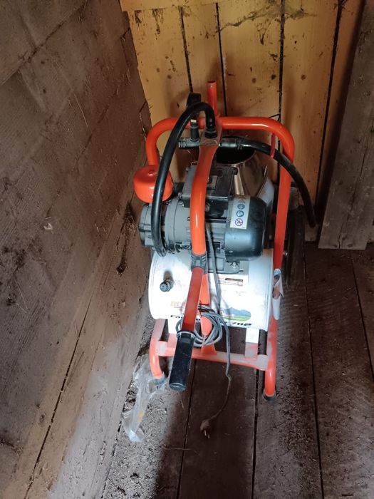 Vând mulgatoare în stare excelentă