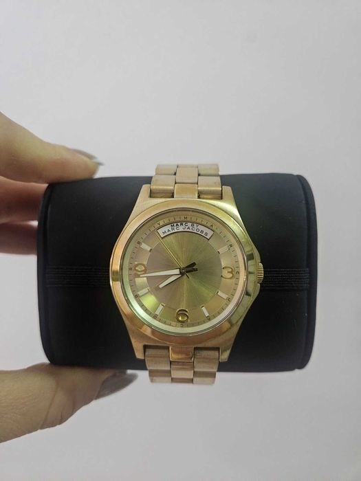 Michael Kors , Tommy Hilfiger, Fossil & DKNY