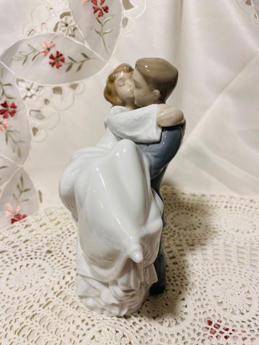 порцеланова статуетка