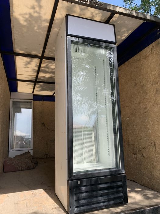 Витринный холодильник / Холодильник