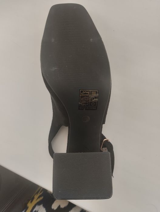 Женские босоножки