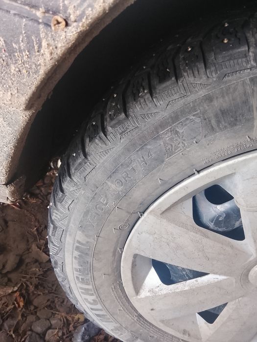 Продам пару зимних шин