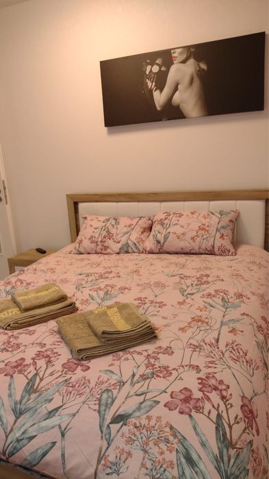Inchiriez apartamet