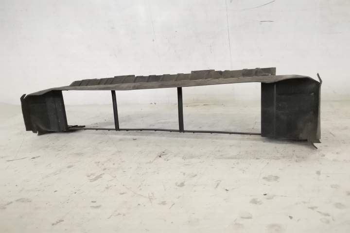 Оригинален долен въздушен дефлектор в добро състояние Мерцедес-Бенц А-