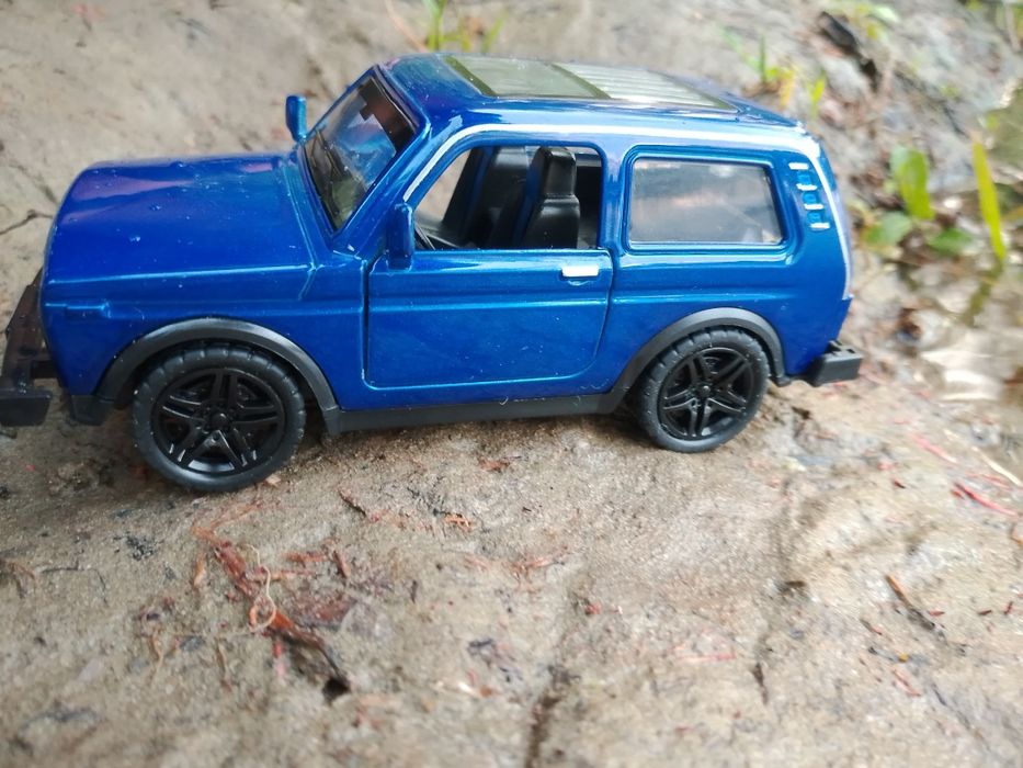 Продам металлические машинки