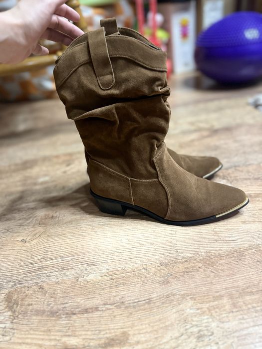 Продам Казаки на каблуке