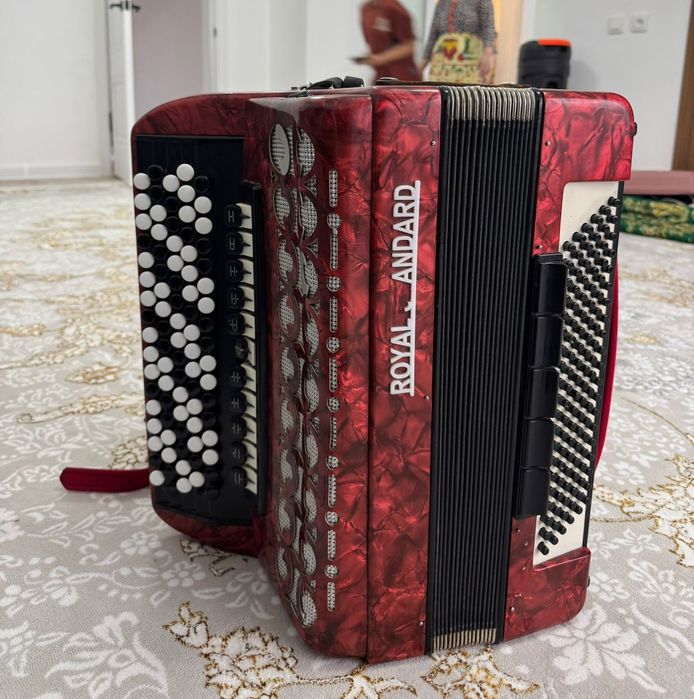 Баян сатылады тез арада