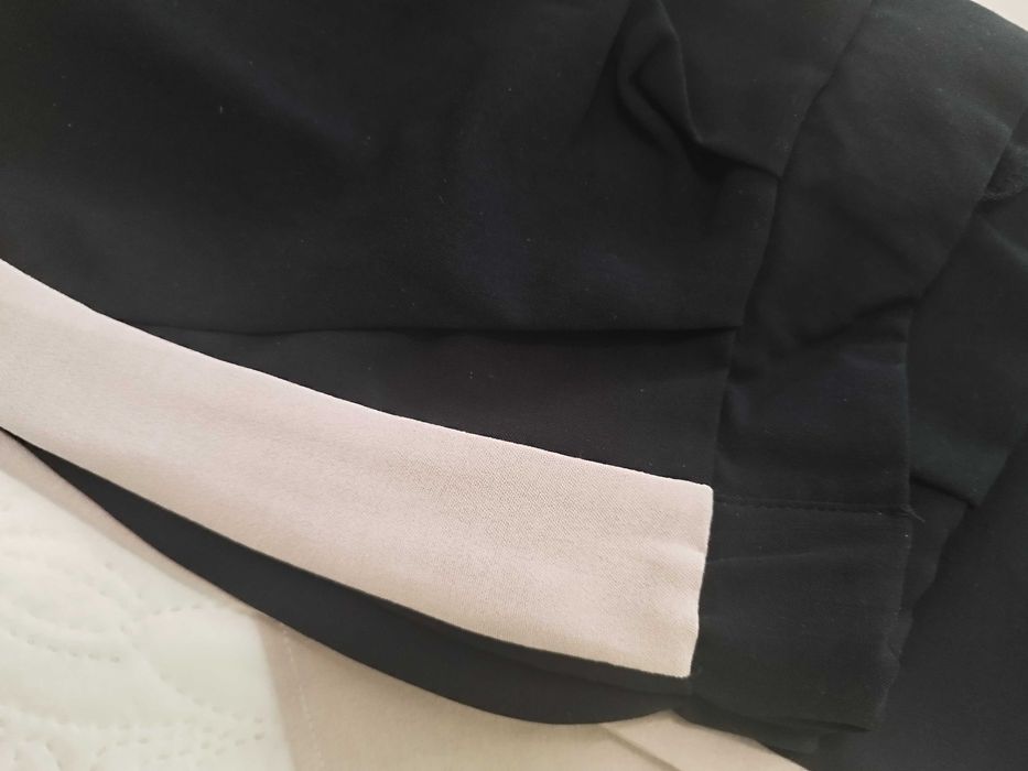 Дамски спортни-елегантен комплект в бежаво и черно