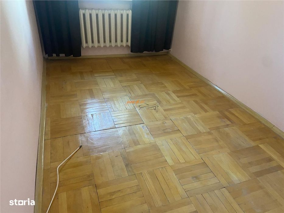 Apartament 4 camere , zona cartier Sud , et 1 , 60 mp , liber