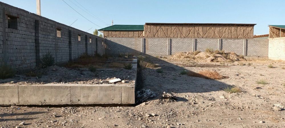 Namangan Oqtoshda 15sotix noturar yer va 9 xona qurilgan bino sotiladi