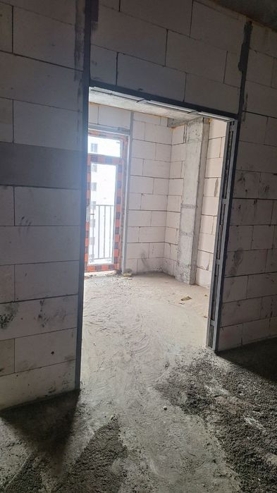 Янги уй коробка холатида.