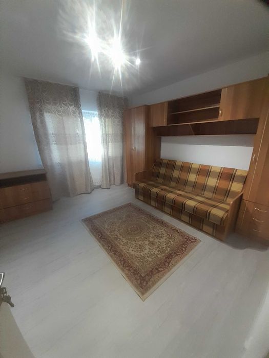 Închiriez garsoniera