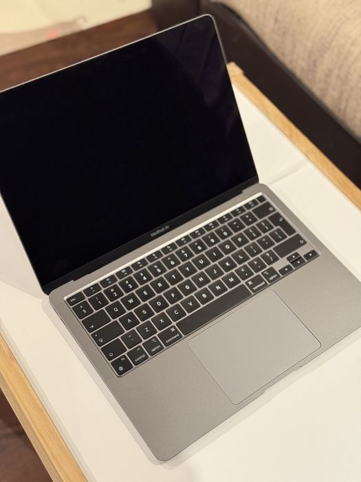 Чисто нов Macbook M1 , 13,3’ 256GB  В гаранция