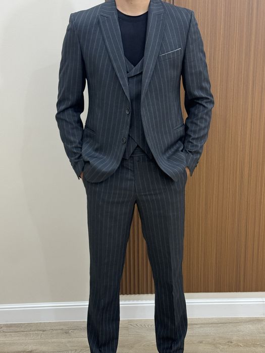 Костюм тройка темно серый