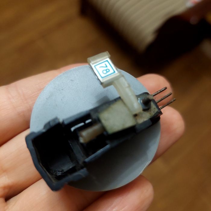 Продается электрофон (радиола)