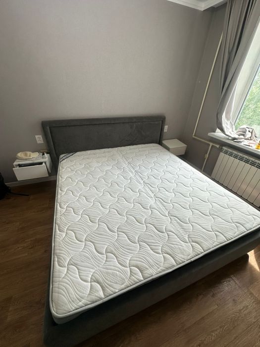 Кровать с матрасом