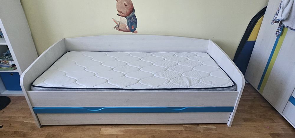 Мебели за детска стая /юношеска стая/легло, гардероб, скрин, бюро