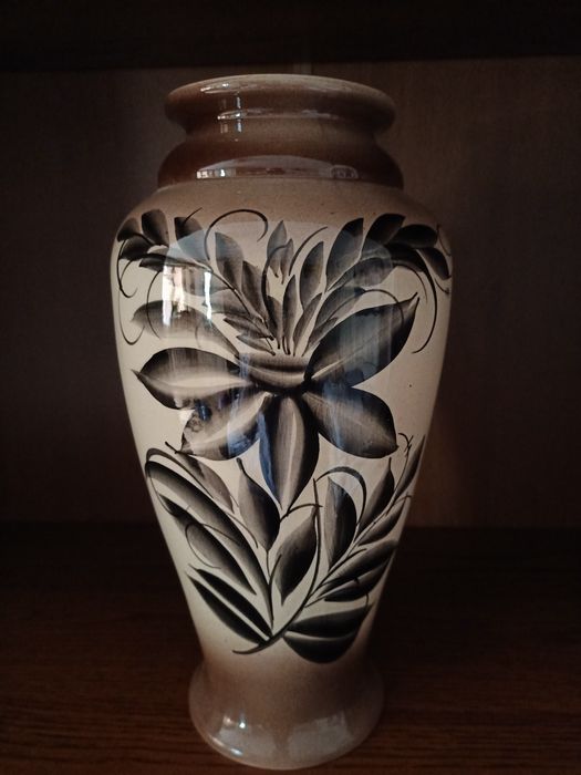 Продам вазу недорого