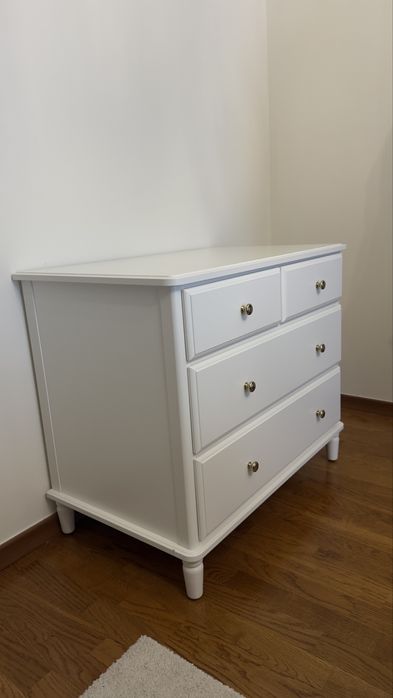 Comodă IKEA TYSSEDAL – 4 sertare, alb, stare foarte bună