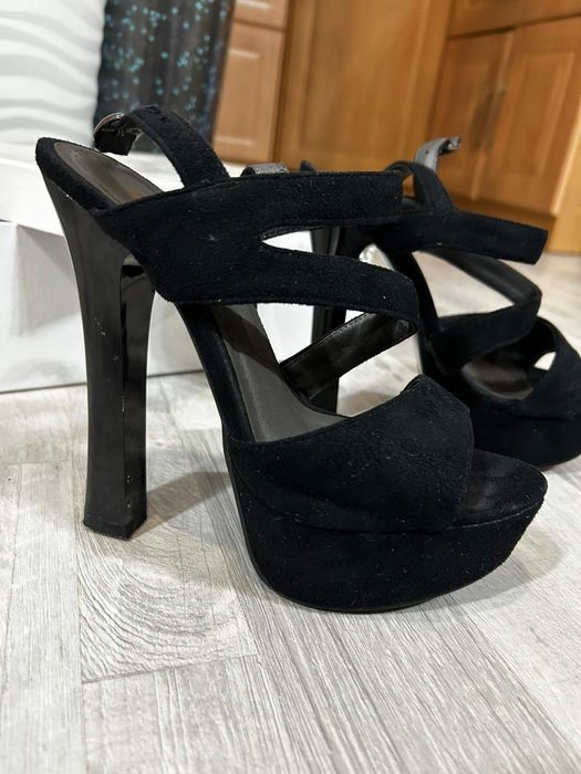 Продам туфли новые