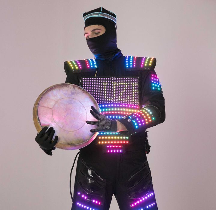 ФЕНИКС: Главное неоновое шоу столицы.