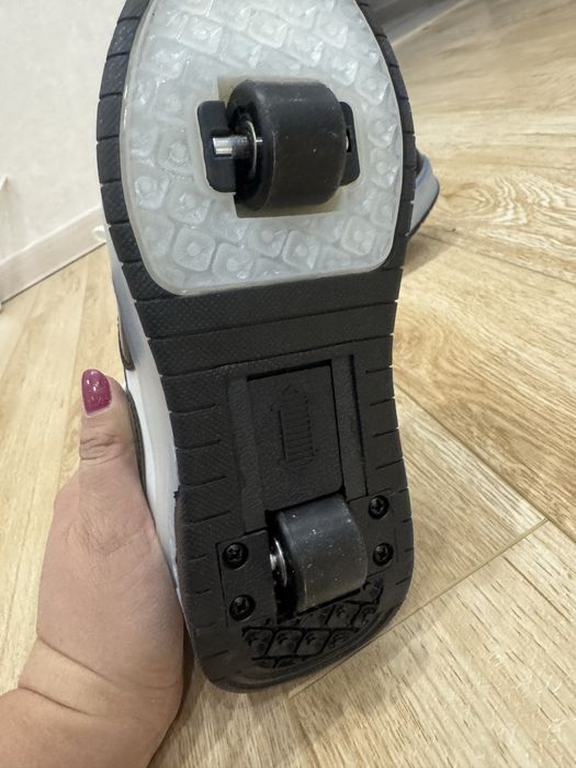 Продам кроссовки ролики