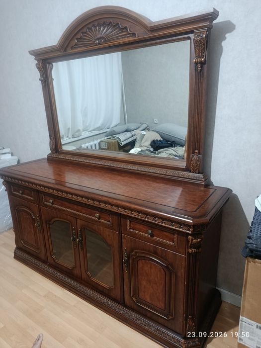 Продам камод с зеркалом