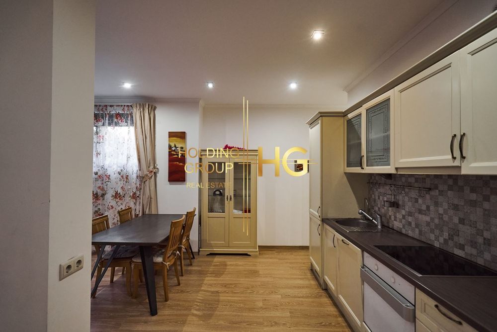 Продава се Тристаен апартамент в Варна, Бриз - 150 кв.м за 1927 €/кв.м - Снимка #12